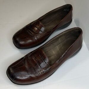 Clarks Sz 8M Brown Embossed Leather Alligator Loafers